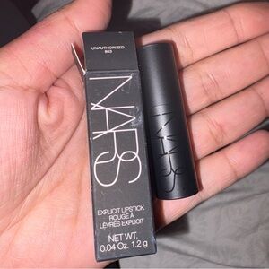 NARS lipstick walkiyrie crayon